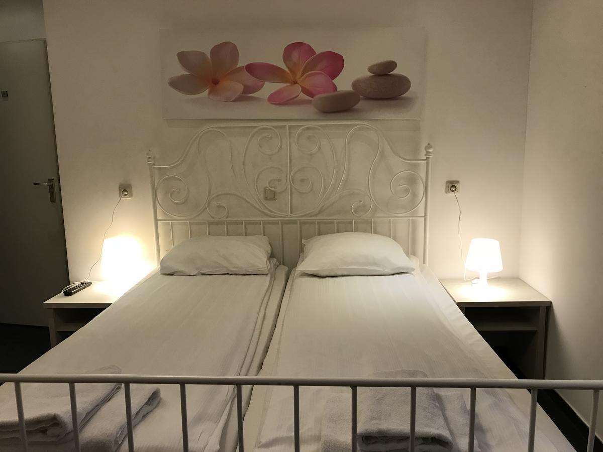 广场餐厅酒店 法尔肯堡 外观 照片